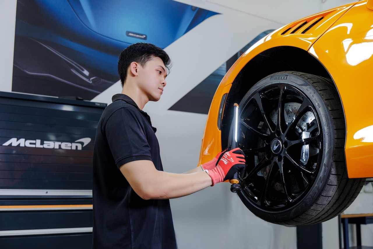 mclaren-service-11-1755579850.jpg