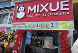 Thấy gì từ việc chuỗi trà sữa Mixue đóng hàng trăm cửa hàng?