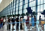 Người dân ùn ùn trở lại TPHCM sau lễ, giá vé máy bay từ Hà Nội vào Nam cao ngang dịp Tết