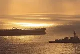 Chấp nhận mất điện 7 giờ mỗi ngày, một quốc gia Nam Á đánh cược vào dàn 'tàu ma' vượt eo Hormuz
