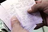Người đàn ông suýt mất 155 tỷ đồng vì bỏ quên vé số trúng độc đắc trong túi quần cũ