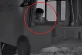 Vừa trở về nhà, cô gái bỗng phát hiện cảnh tượng “nổi da gà” nhờ hai chú mèo cưng