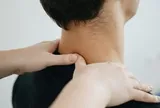 Chàng trai 27 tuổi suýt liệt nửa người khi đi tẩm quất chữa đau vai gáy