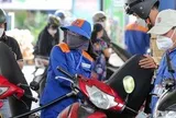 Giá xăng dầu đồng loạt giảm, dầu diesel rẻ hơn gần 1.000 đồng/lít