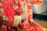 Cô dâu chú rể cưới nhau chỉ sau 5 phút hẹn hò