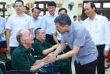 Thủ tướng thăm, tặng quà các thương binh, bệnh binh tại Ninh Bình