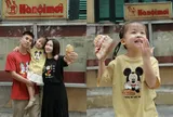 Theo chân hành trình trải nghiệm của Mickey và Minnie, giới trẻ 2 miền khoe bộ hình khám phá những góc phố thân quen