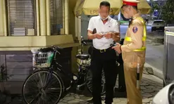 Đi xe đạp vi phạm nồng độ cồn, người đàn ông từ chối ký biên bản vì lý do đặc biệt