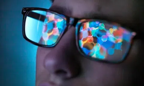 Trên cả tuyệt vời, xem 3D ngay trên kính mắt thông thường