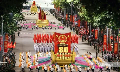 Những vần thơ về những ngày Tháng Tám lịch sử và Quốc khánh mùng 2/9