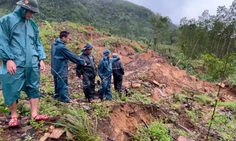 Nhiều khu vực ở Đà Nẵng xuất hiện thêm loạt vết nứt, hàng trăm hộ dân phải di dời khẩn cấp