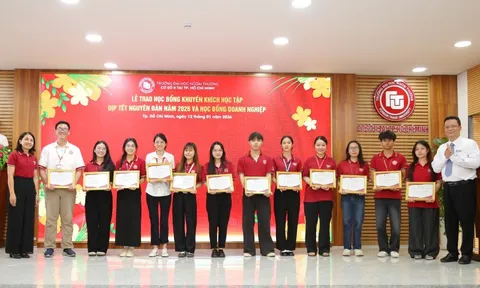 Ấm áp Xuân Bính Ngọ cùng Lễ trao học bổng nhân dịp Tết Nguyên đán năm 2026 tại Cơ sở II Trường ĐH Ngoại thương