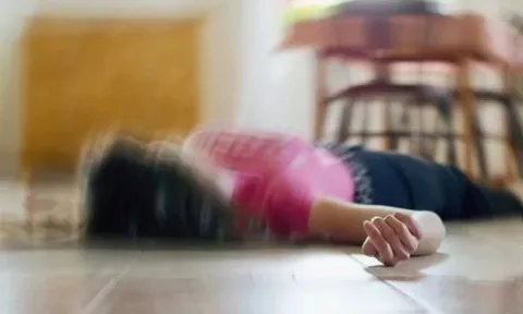 Đánh pickleball giữa trời lạnh, người phụ nữ đổ gục vì quên làm "điều quan trọng"