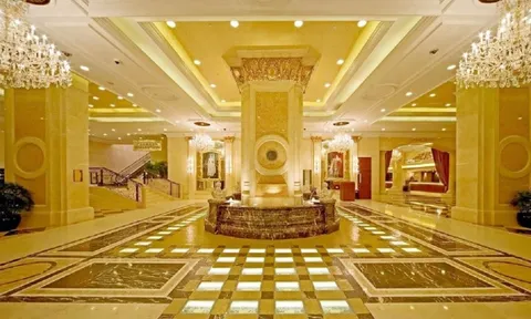 Thấy giá vàng tăng, khách sạn liền dỡ gạch dát vàng đem bán "bỏ túi" 333 tỷ đồng