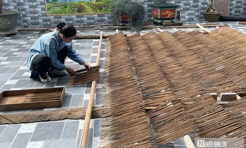 Làng hương hàng trăm năm tuổi ở Quảng Trị vào vụ Tết, thợ làm không ngơi tay
