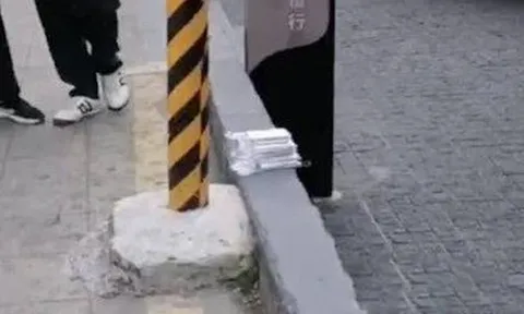 Phát hiện 7 thỏi bạc trị giá 563 triệu đồng bỏ bên đường