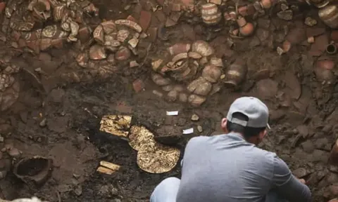 Phát hiện ngôi mộ cổ chứa đầy "kho báu" bằng vàng