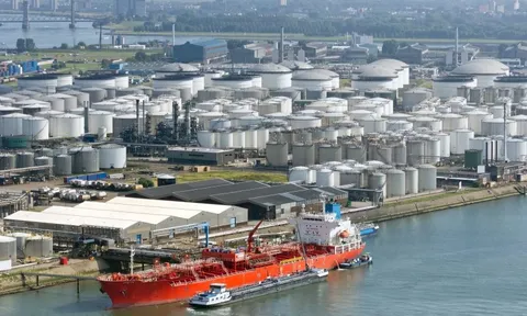 Phát hiện mạng lưới 175 công ty âm thầm giúp Nga tiêu thụ dầu khí - chính phủ một quốc gia lập tức tung lệnh trừng phạt