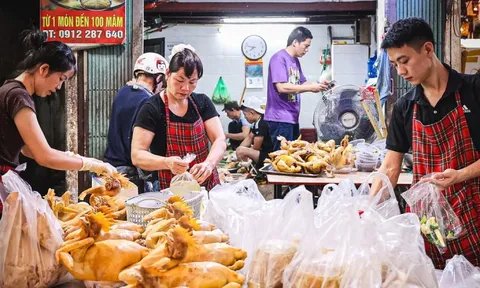 Hà Nội: Thưa vắng khách chợ đồ lễ cúng Rằm tháng Giêng