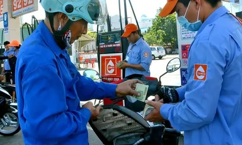 Giá xăng dầu tăng rất mạnh, có mặt hàng tăng tới hơn 7.100 đồng/lít