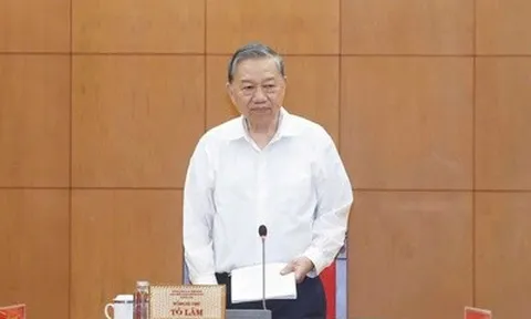 Tổng Bí thư: Cần có chiến lược cụ thể nhằm tái cơ cấu nền kinh tế
