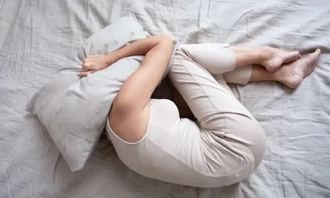 Người phụ nữ 59 tuổi đang mạnh khỏe bỗng tử vong trong lúc ngủ, bác sĩ chỉ ra ngay sai lầm "chí mạng"