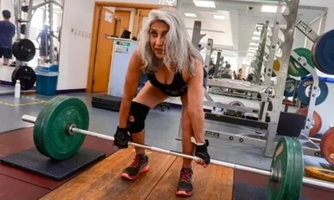 Cụ bà U70 vẫn nâng tạ mỗi ngày nhờ thói quen độc lạ có "1-0-2"