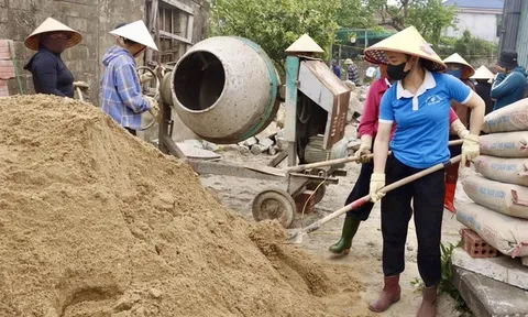 Tình người ấm áp nơi miền Trung: Chung tay dựng nhà cho người khó khăn