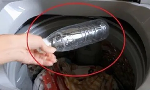 Điều gì xảy ra khi thả 1 chai nhựa rỗng vào máy giặt?