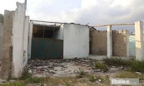 Giải toả hàng loạt ki ốt ở “phố đèn đỏ” Hòn Câu