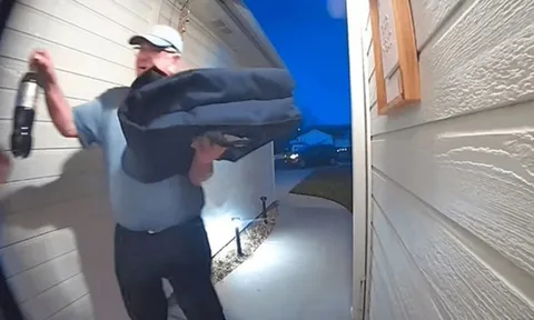 Nam shipper được khách "bo" hơn 1 tỷ đồng nhờ hành động cực đơn giản