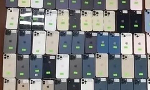 Phát hiện hàng trăm iPhone, túi xách Dior 'lậu' tuồn vào Việt Nam