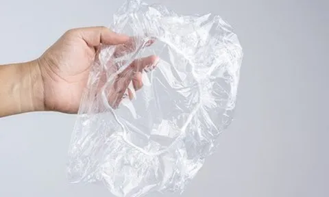 Lý do nên mang mũ tắm nylon từ khách sạn về nhà
