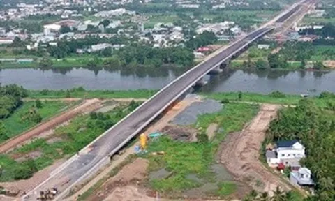 Cận cảnh cầu vượt sông Sài Gòn trước ngày về đích