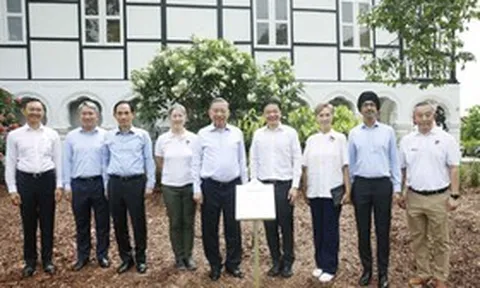 Tổng Bí thư, Chủ tịch nước Tô Lâm trồng cây tại Vườn Bách thảo Singapore