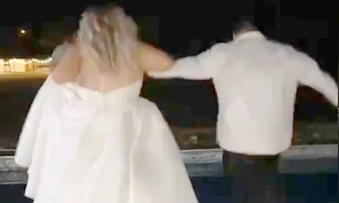 Cô dâu suýt chết đuối ngay trong đám cưới, khách mời vẫn tưởng là "trò đùa"