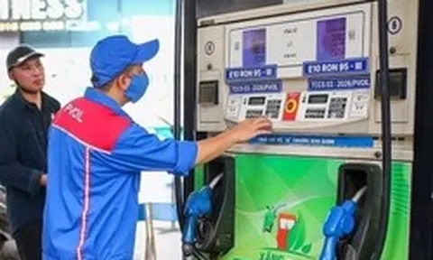Xăng E10 có thể giảm gần 1.500 đồng/lít, sắp có cơ chế giá riêng