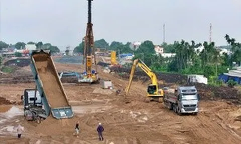 Tấp nập thi công đường huyết mạch kết nối sân bay Long Thành