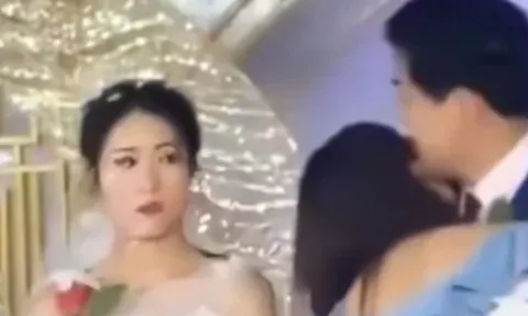 Đang làm lễ cưới, người yêu cũ bất ngờ lao lên hôn chú rể, cả hội trường sững sờ