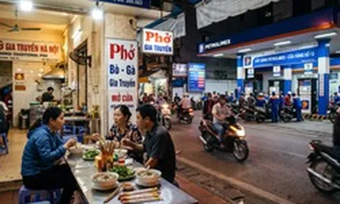 Hàng hóa, dịch vụ tăng chót vót theo xăng dầu; xăng dầu giảm, chây ì quyết giữ nguyên giá cao