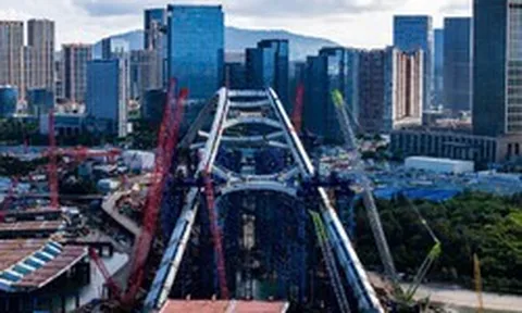 Phát hiện Trung Quốc nâng khối thép 10.400 tấn lên không trung, 24 xi lanh thủy lực phối hợp đồng bộ đưa vào đúng vị trí, sai số chỉ 2mm - công trình giao thông lớn dần lộ diện