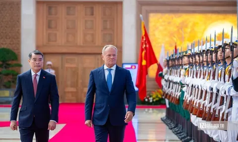 Thủ tướng Lê Minh Hưng chủ trì lễ đón Thủ tướng Ba Lan