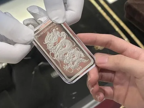 Giá bạc hôm nay tiếp đà giảm