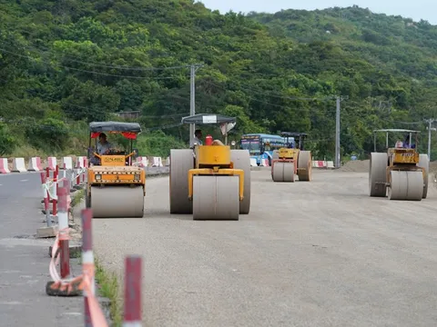 Tấp nập thi công đường ven biển 7.000 tỷ nối TP.HCM - Lâm Đồng 1