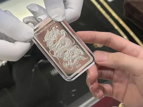 Giá bạc ổn định ở mức hơn 64 triệu đồng/kg