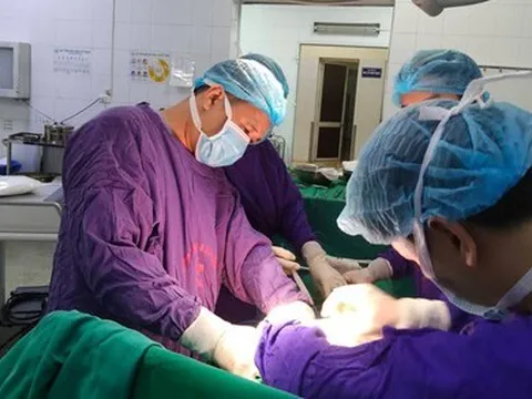 Người đàn ông bị thủng ruột vì một sai lầm gây nguy hiểm tính mạng