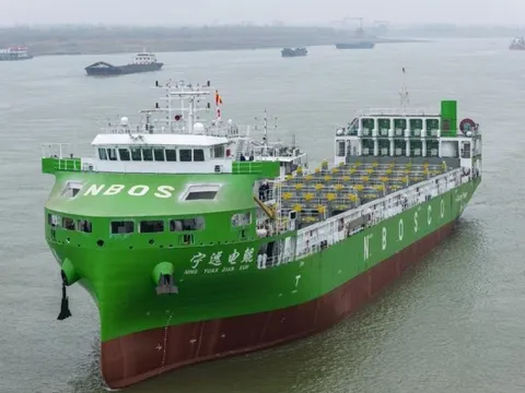 Xuất hiện "quái vật" trọng tải 10.000 tấn ngoài khơi, sở hữu "dị năng": Trên thế giới chưa có đối thủ