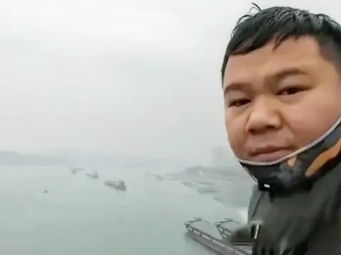 Chàng trai gây sốc khi đi bộ 1.400km về quê ăn Tết