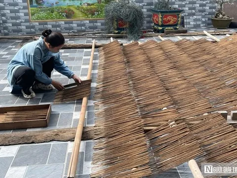 Làng hương hàng trăm năm tuổi ở Quảng Trị vào vụ Tết, thợ làm không ngơi tay