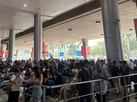 Tân Sơn Nhất đón lượng khách kỷ lục ngày 26 tháng Chạp, hơn 1.000 chuyến bay cất, hạ cánh